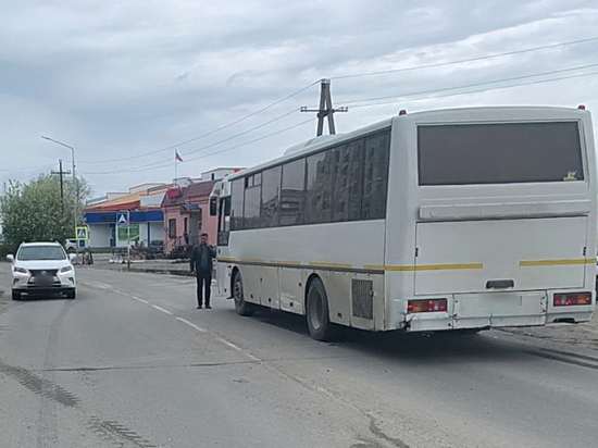 Lada Largus в Стрежевом столкнулась с автобусом