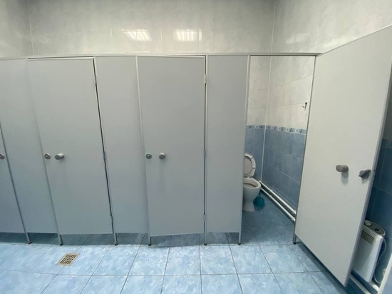 Психотерапевт объяснил, как посещение грязных туалетов может отразиться на ментальном здоровье школьников