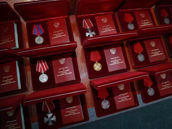 Более 20 росгвардейцев наградили орденами Мужества и медалями «За отвагу» в Петербурге