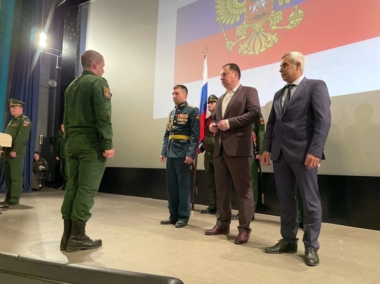 Вернувшиеся с Украины лужские военные получили государственные награды
