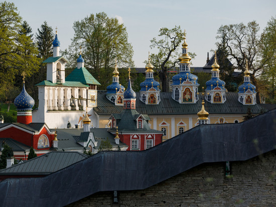 Псково-Печерский монастырь стал одним из самых популярных мест паломничества