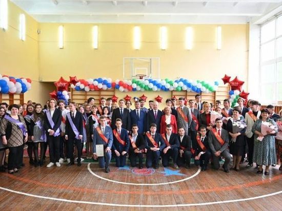 Андрей Назаров поздравил выпускников с окончанием школы и Последним звонком
