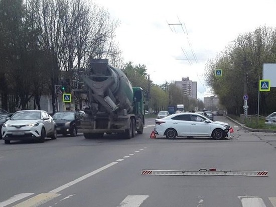 В Иванове произошла тяжелая авария с участием двух "легковушек"