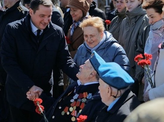 В День памяти Северных юнг Александр Цыбульский возложил цветы к памятнику самых юных участников Великой Отечественной войны