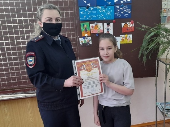 Костромская честность: юная костромичка отнесла в полицию найденный на улице кошелек