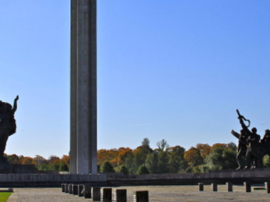 Власти Латвии одобрили снос памятника Освободителям Риги до 15 ноября