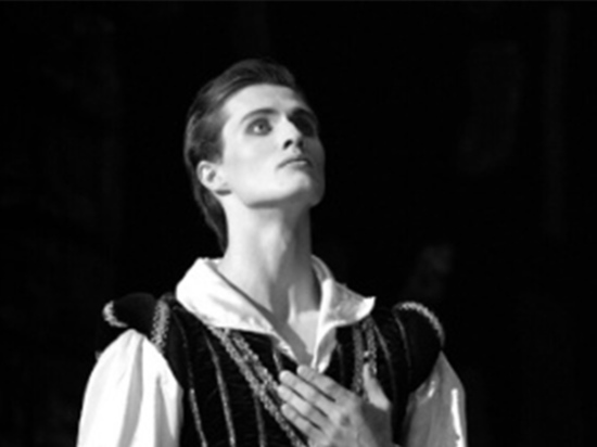 Жуткая весть пришла из «Кремлевского балета»: накануне, задохнувшись бытовым газом, погиб Анатолий Соя, ведущий солист театра