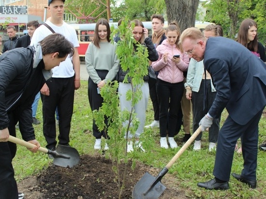 РГППУ отметил 43-ий День ооснования высадкой деревьев и концертом