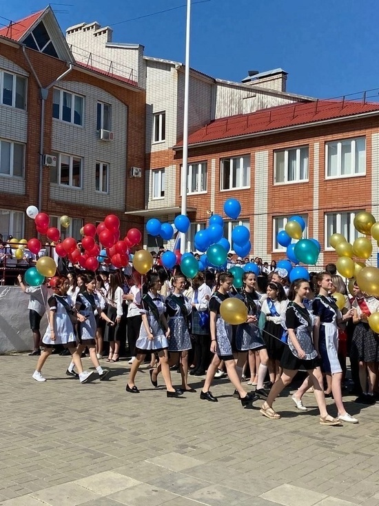 В школах Калмыкии прозвенел последний звонок