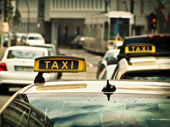 В Воронеже в ходе полицейского рейда попались 18 таксистов-нарушителей