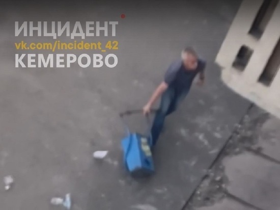 Кемеровчанин разбил мусоркой окна офиса управляющей компании