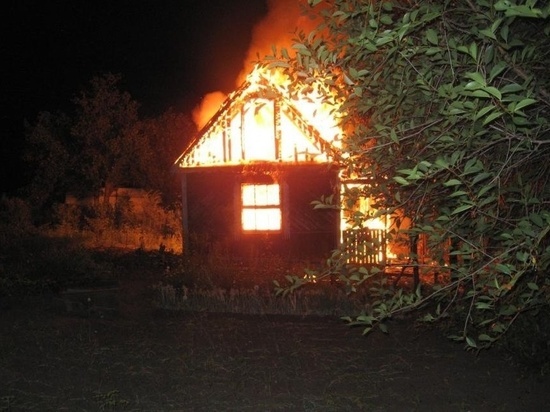 Ночной пожар в Иванове оставил без крова семью