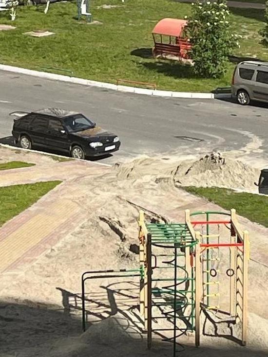 Накануне старта летних каникул на детских площадках творится бардак