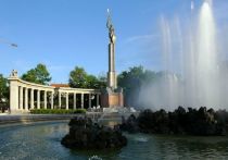 В Вене приверженцы украинского радикализма изуродовали памятник советским воинам, отдавших свою жизнь при освобождении Австрии от нацизма