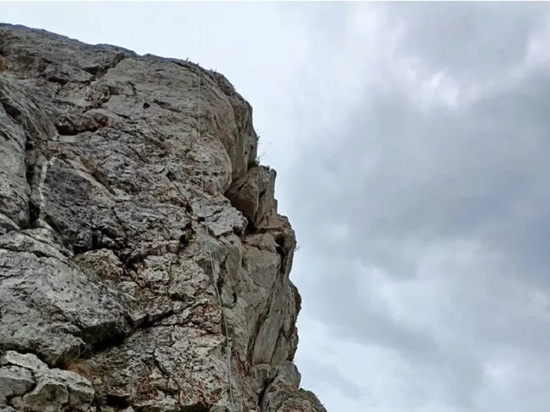 Погибла свердловчанка, сорвавшаяся со скал в Каменске-Уральском