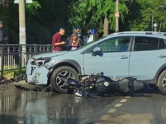В центре Воронежа пострадал мотоциклист при столкновении с иномаркой