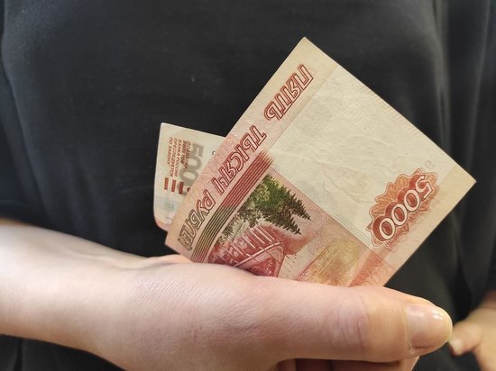 Экономист назвал причину долгов у петербуржцев