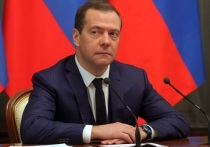 Зампред Совбеза РФ Дмитрий Медведев на заседании форума "Единой России" "Предпринимательство в новой экономической реальности" заявил, что работать в условиях антироссийских санкций придётся "очень долго", вне зависимости от администрации США и европейских решений