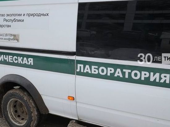 В Татарстане экологи взяли пробы почвы на месте аварии с нефтевозом