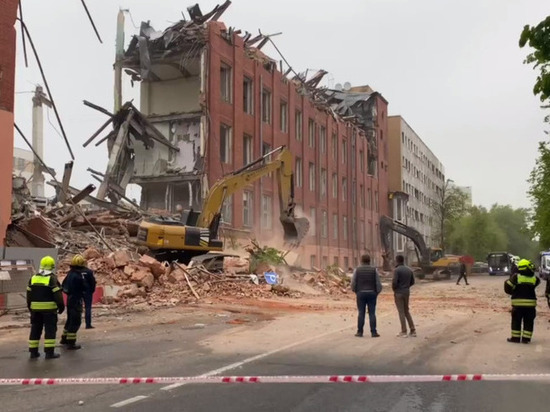 В Москве рухнуло здание фабрики "Вымпел"