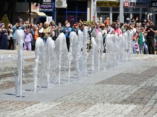 Светомузыкальный фонтан открыли в честь Дня города Сочи