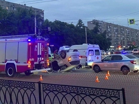 В Ростове на Западном случилось ДТП с «перевертышем»