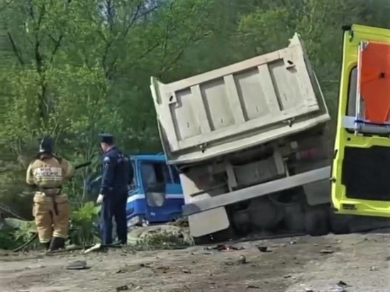 Жесткое ДТП с тремя грузовиками произошло на юге Сахалина