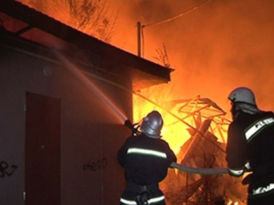 Ночью в Ивановской области сгорел большой дачный дом