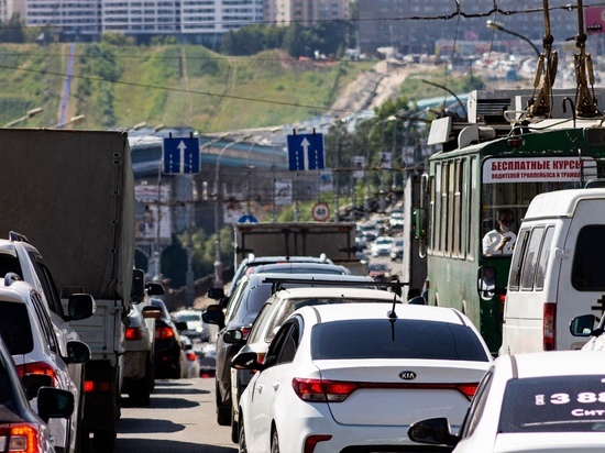 Новосибирские водители рассказали, какие привычки других автомобилистов бесят больше всего