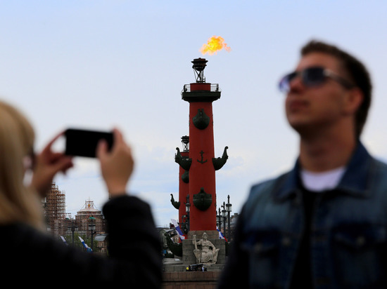 Ростральные колонны снова зажгут в Петербурге 29 мая