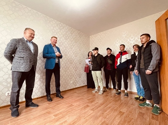 Пять сирот во Всеволожском районе получили ключи от новых квартир