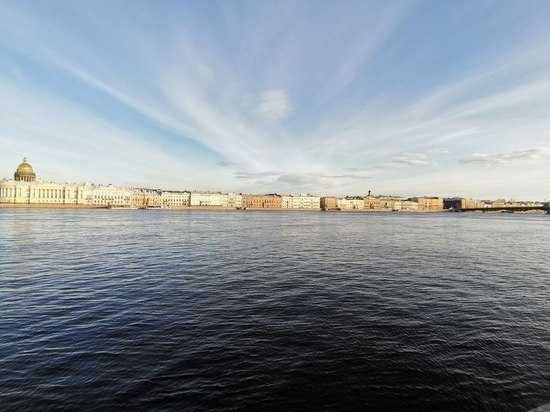 В Петербурге заработала паромная переправа через Неву на время ремонта Биржевого моста