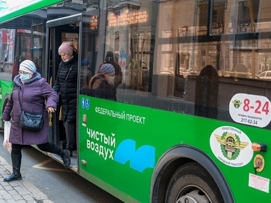 В Челябинске пассажиры эвакуировались из дымящегося трамвая