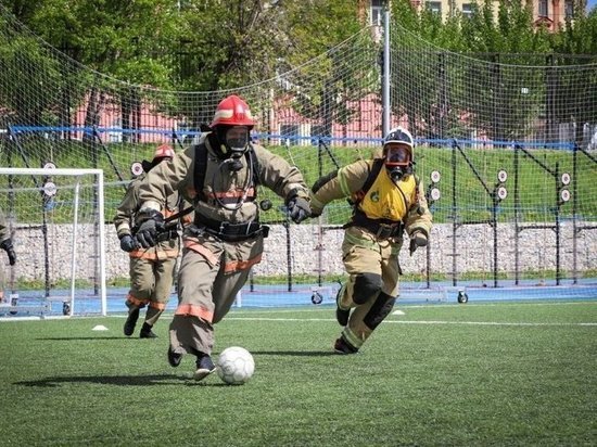 В пожарный футбол сыграли в Ижевске сотрудники МЧС Удмуртии
