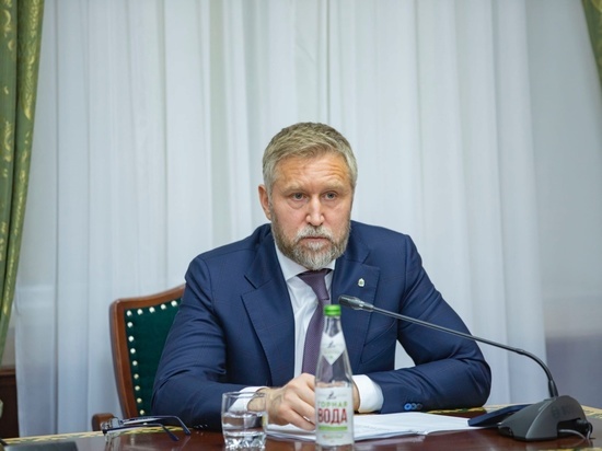 Со своей стороны губернатор Юрий Бездудный заявил о грядущем сокращении должности одного из заместителей