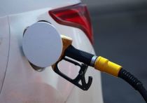Стоимость бензина в Великобритании продолжает расти стремительными темпами