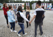 Представители детских оздоровительных лагерей, расположенных на Черном и Азовском морях, признаются, что россияне стали отменять ранее забронированные путевки