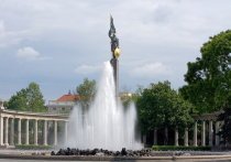 Посольство России направило обращение в МИД Австрии в связи с появлением неонацистского символа у советского памятника в Вене