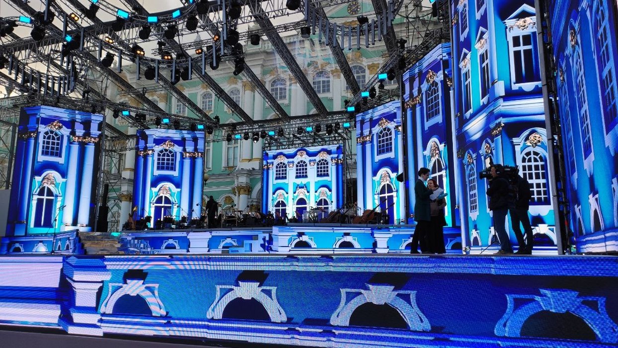 Музыка под открытым небом: как начинается концерт «Классика на Дворцовой»