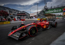 В Монте Карло завершилась квалификация Гран-при Монако. Шарль Леклер уверенно взял поул, а Карлос Сайнс оформил первый ряд для “Феррари”. Сессия завершилась аварией Чеко Переса и того же Сайнса. “МК-Спорт” подводит итоги субботы.

