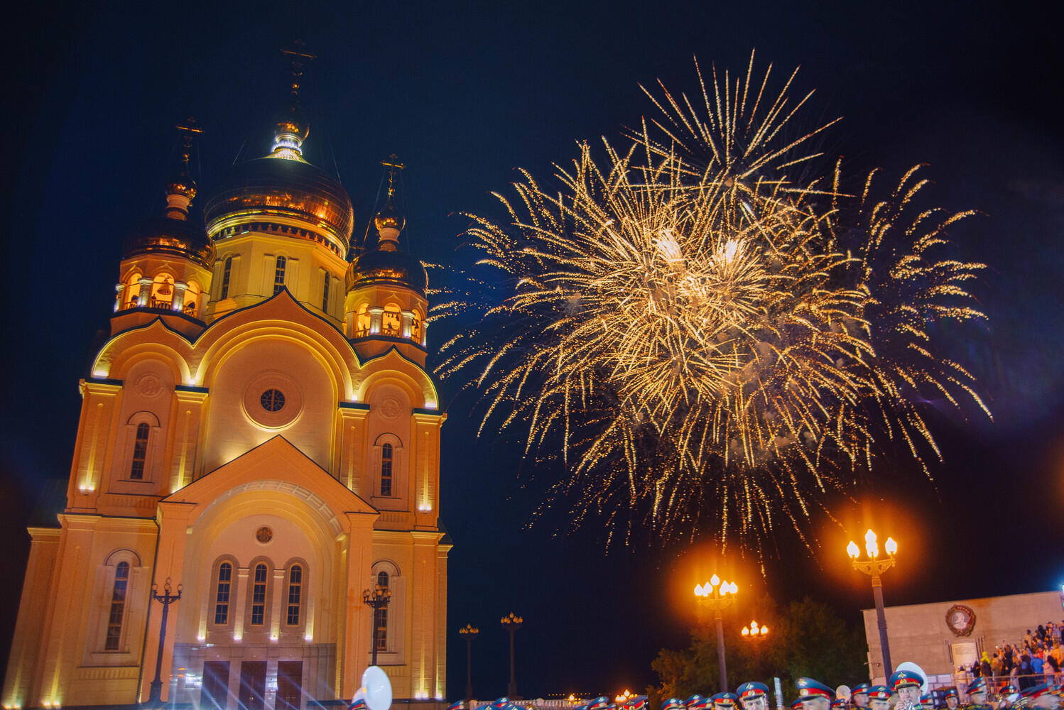 Салют хабаровск. Салют города Хабаровска. С днем рождения Хабаровск. Хабаровск праздник.