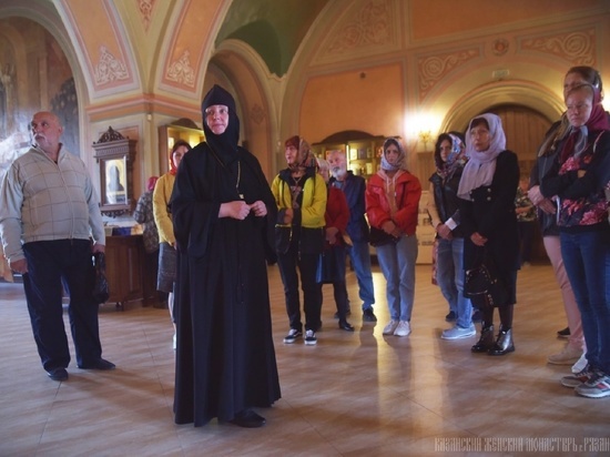 В Рязани для жителей ЛНР и ДНР провели экскурсию по Казанскому монастырю
