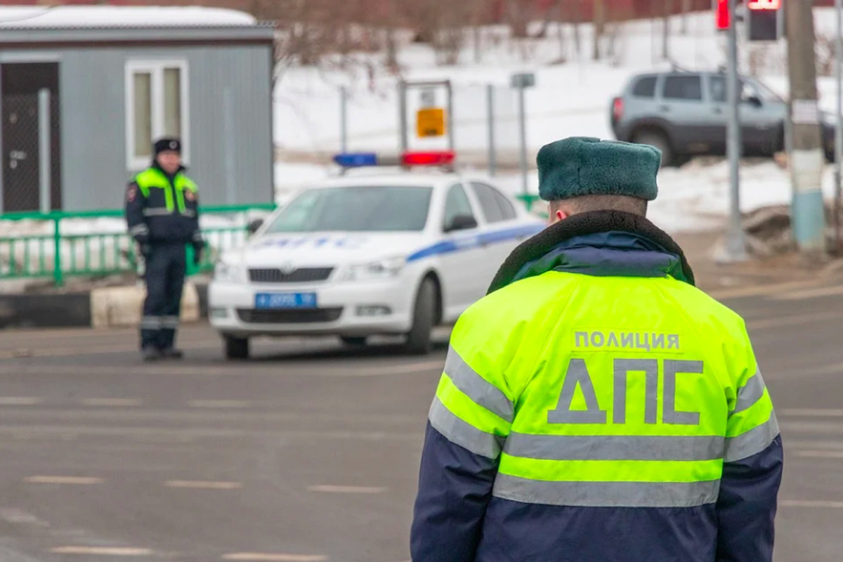 Сотрудник ДПС украл телефон из автомобиля после ДТП на Сахалине - МК Сахалин