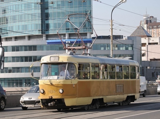Два трамвая столкнулись в центре Екатеринбурга
