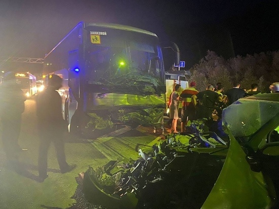 В ДТП с иномаркой и автобусом в Сочи погибли два человека