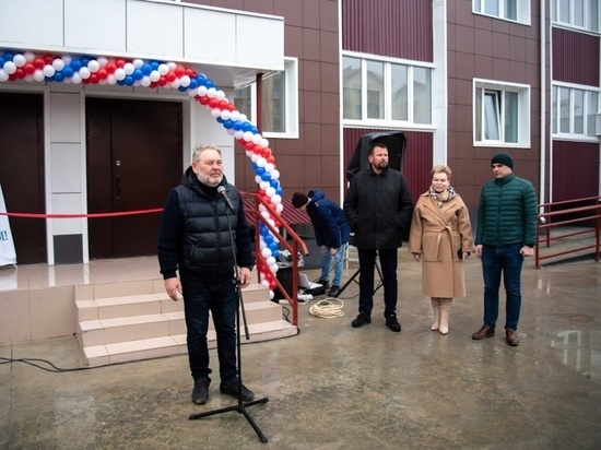 Ключи от новых квартир получили переселенцы из аварийных домов в Охе