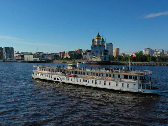 «Гоголь» - единственный в России действующий пароход-колёсник, впервые он сошел на воду в 1911 году