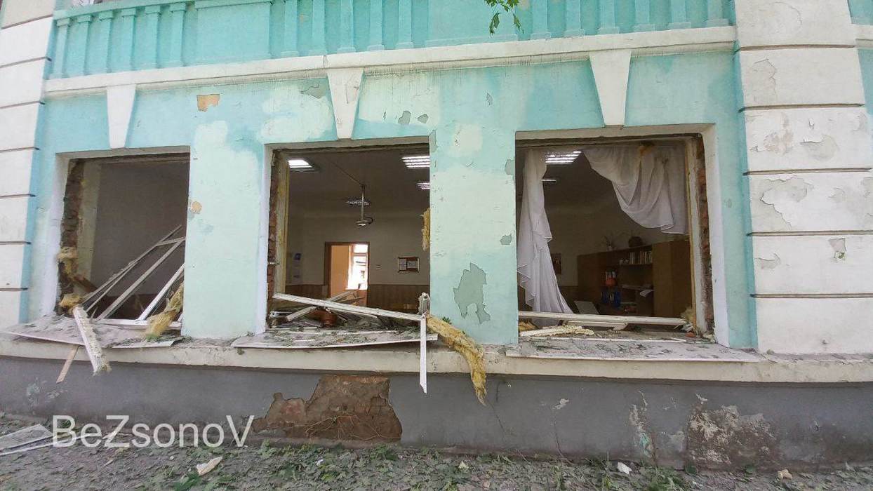 Обстрел центра Донецка: пострадали 2 школы, есть погибшие