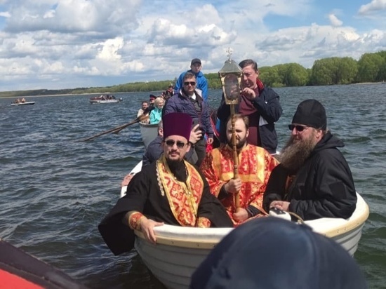В Переславле освятили Плещеево озеро