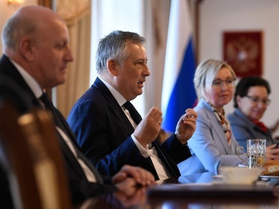 Дрозденко поздравил победителей педагогического конкурса